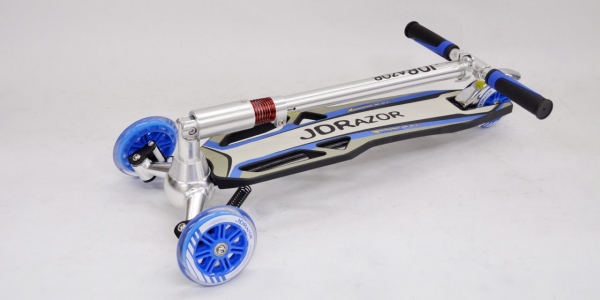 JD RAZOR JスルーGOGO JスルーGOGO 乗り物 スクーター 折りたたみ式 JDRAZOR - メルカリ